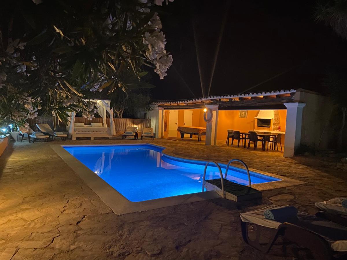 Villa Mercedes Кала Лонга Екстериор снимка