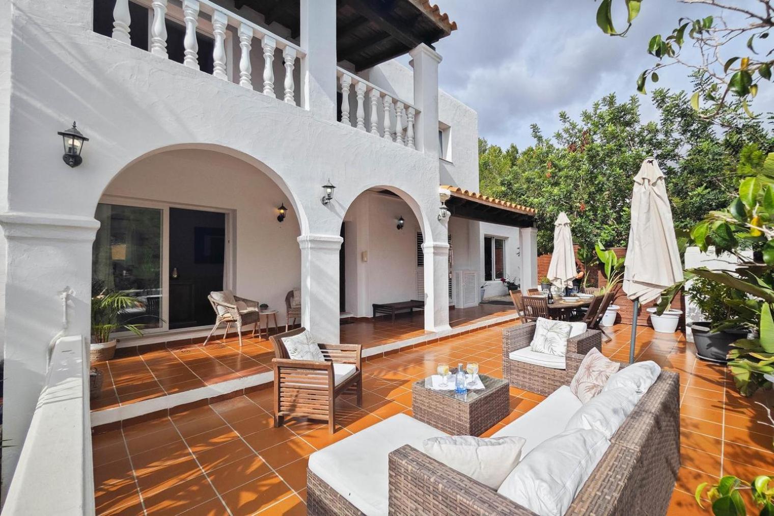 Villa Mercedes Кала Лонга Екстериор снимка