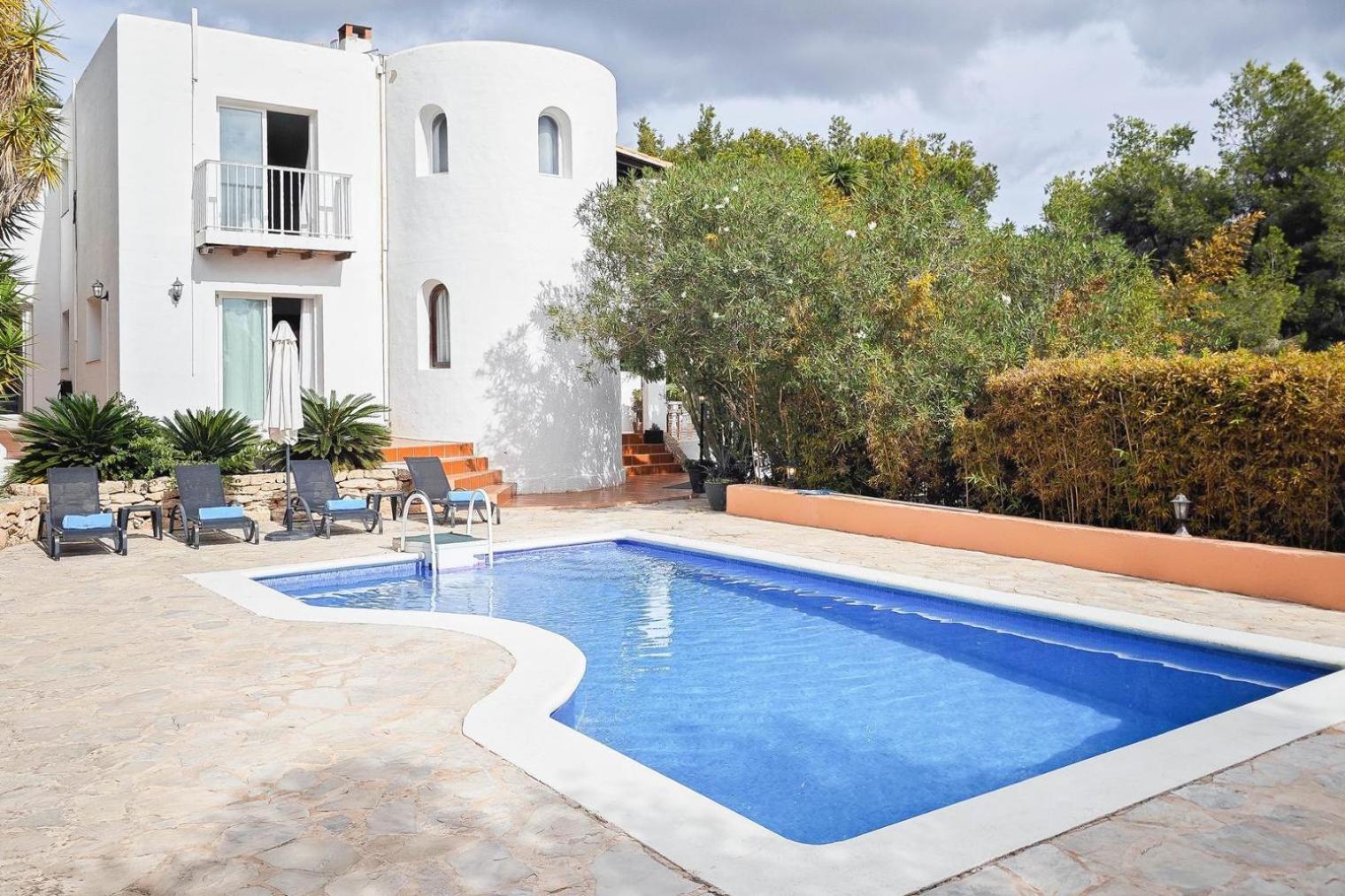 Villa Mercedes Кала Лонга Екстериор снимка