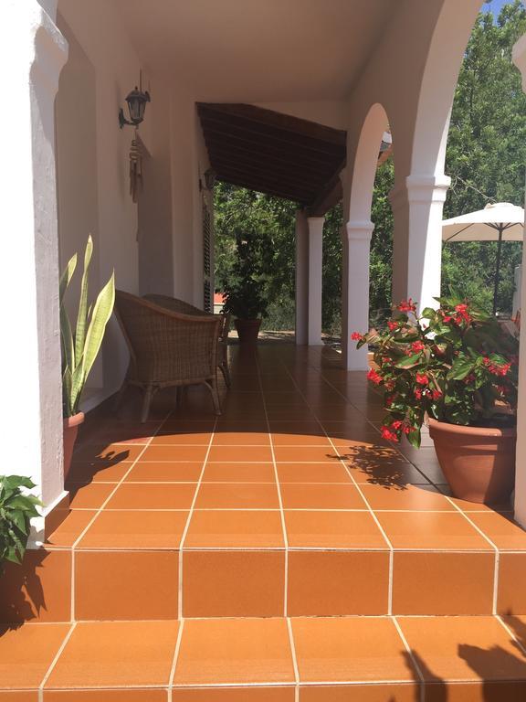 Villa Mercedes Кала Лонга Екстериор снимка