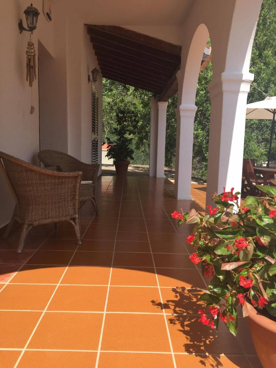 Villa Mercedes Кала Лонга Екстериор снимка