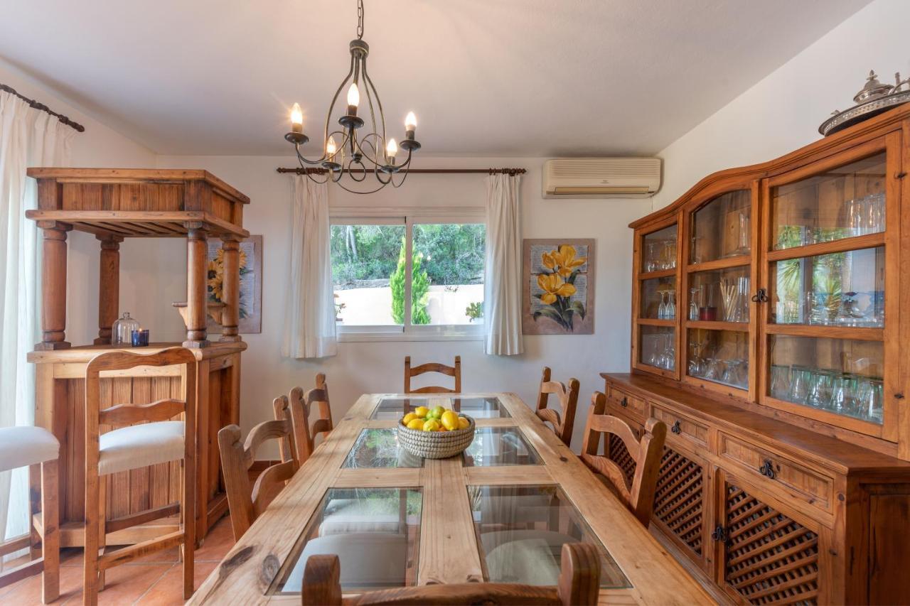Villa Mercedes Кала Лонга Екстериор снимка